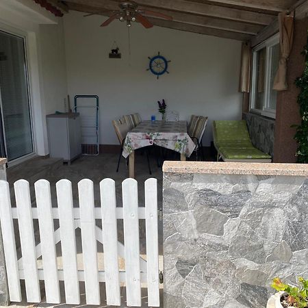Botic Apartments Šilo Екстериор снимка