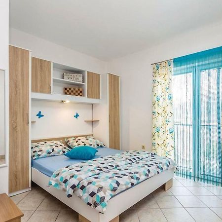 Botic Apartments Šilo Екстериор снимка