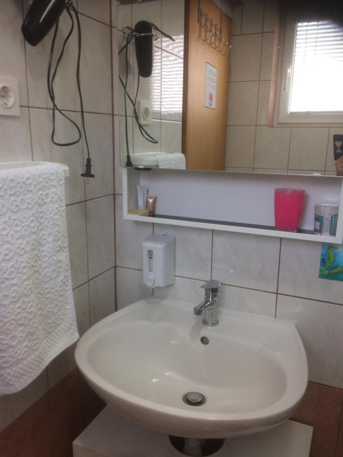 Botic Apartments Šilo Екстериор снимка