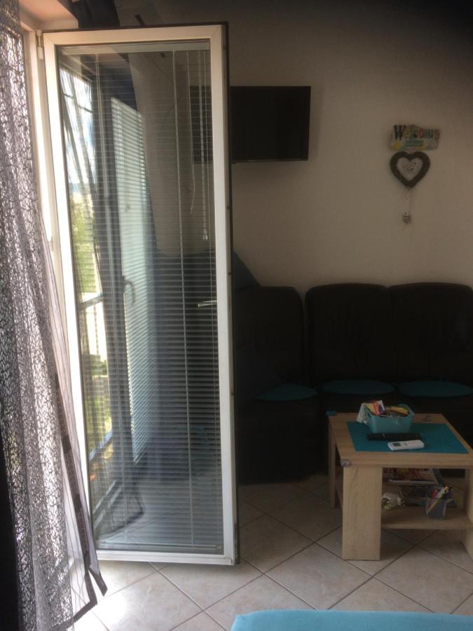 Botic Apartments Šilo Екстериор снимка