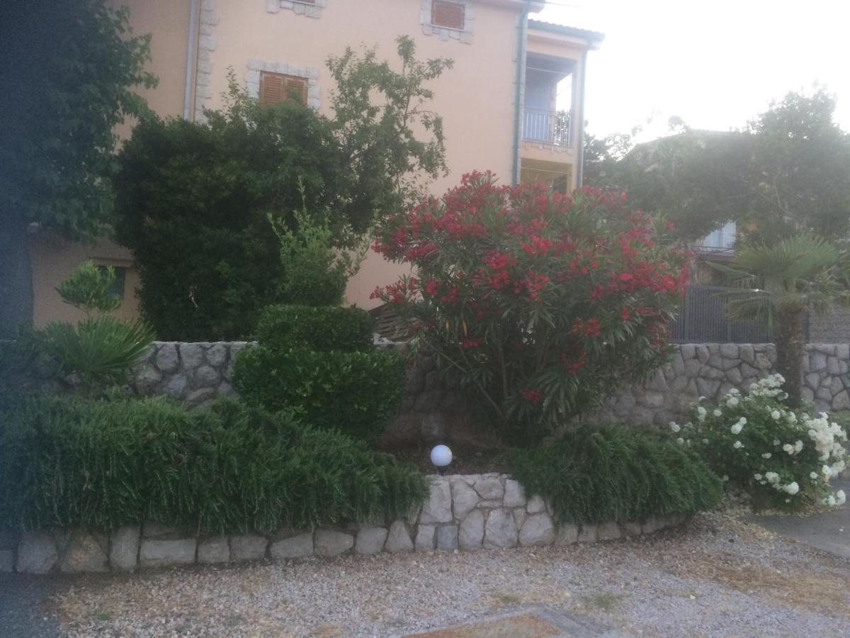 Botic Apartments Šilo Екстериор снимка