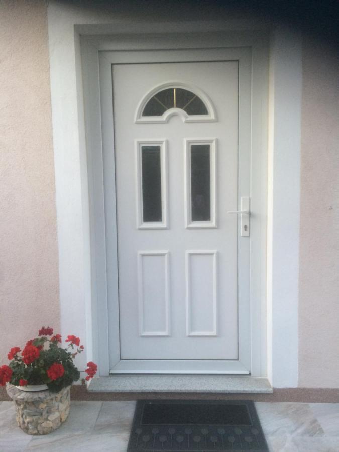Botic Apartments Šilo Екстериор снимка