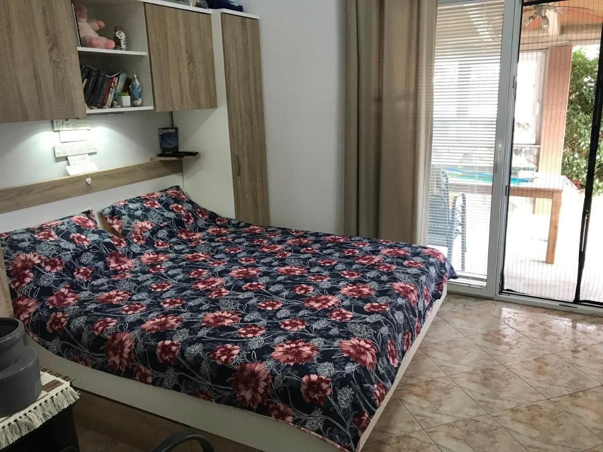 Botic Apartments Šilo Екстериор снимка