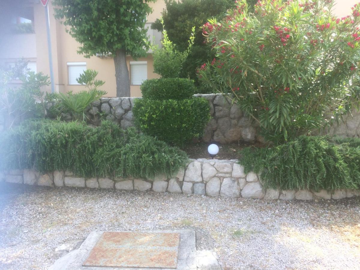 Botic Apartments Šilo Екстериор снимка