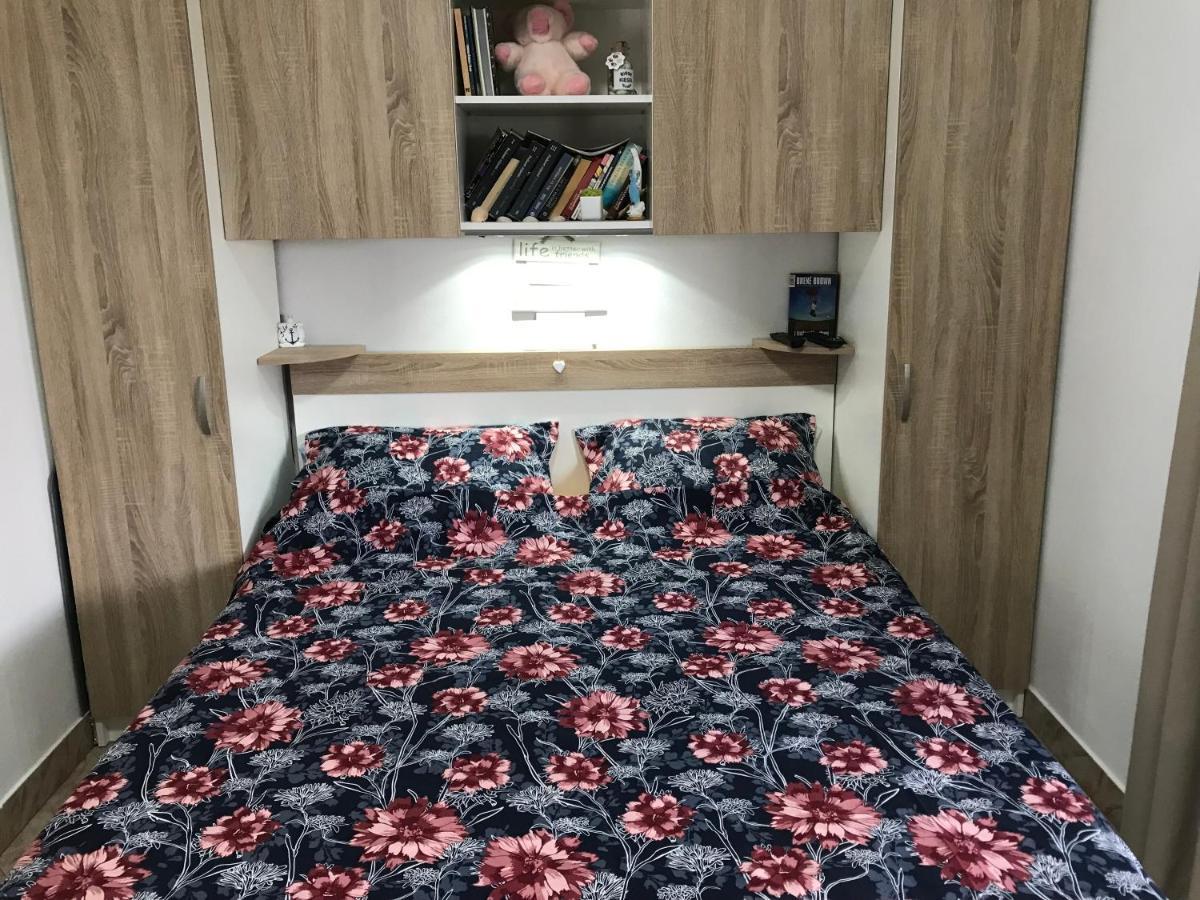 Botic Apartments Šilo Екстериор снимка