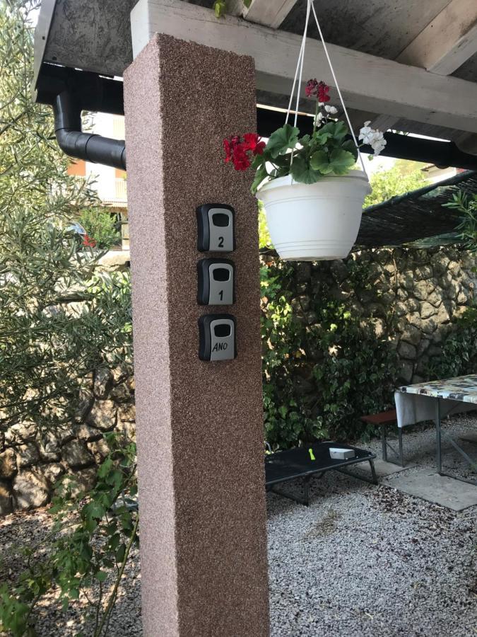 Botic Apartments Šilo Екстериор снимка