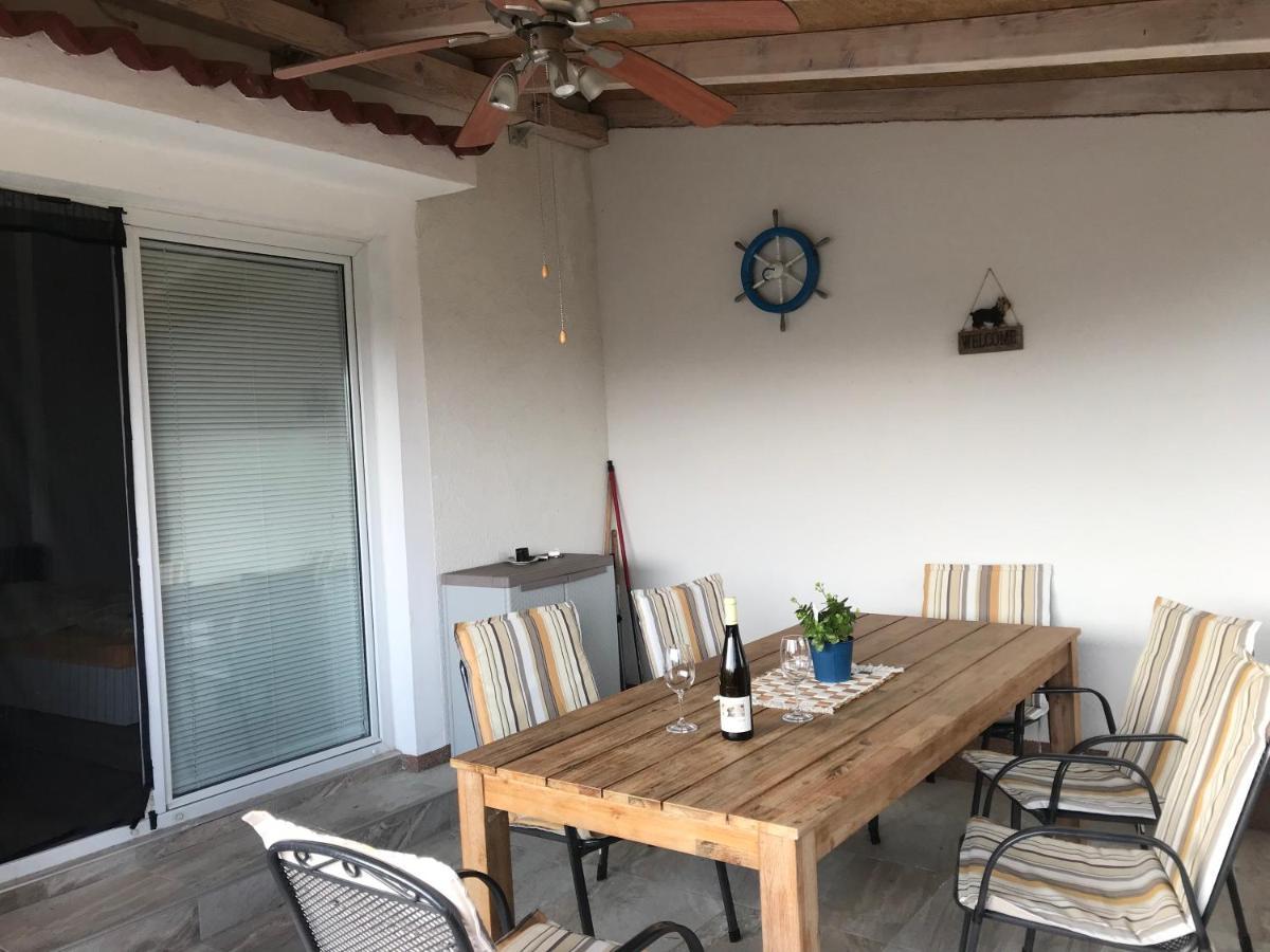 Botic Apartments Šilo Екстериор снимка