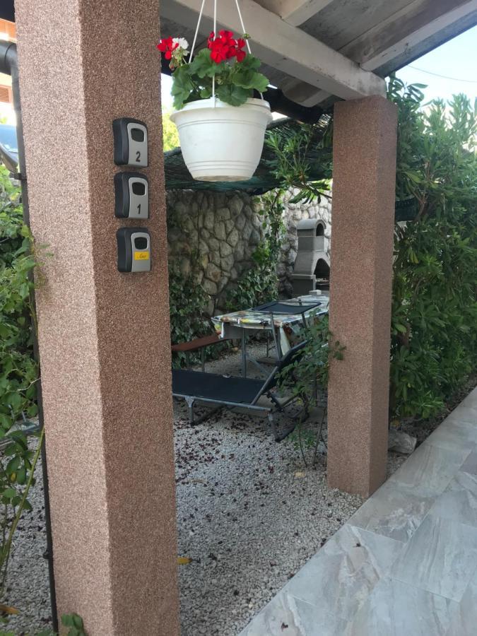 Botic Apartments Šilo Екстериор снимка