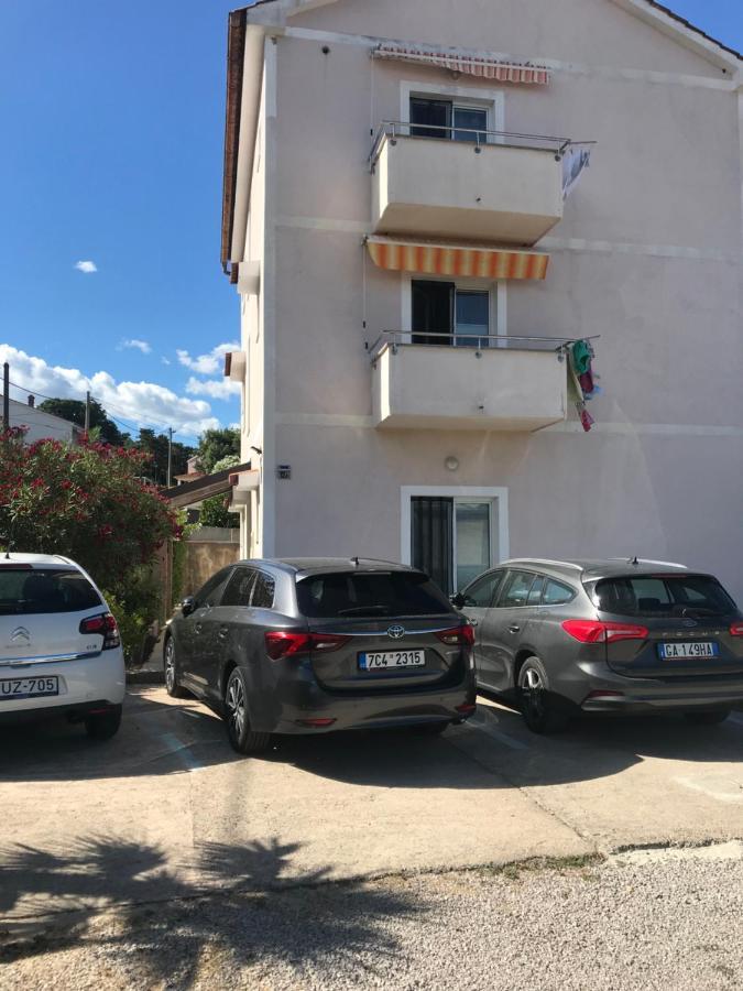 Botic Apartments Šilo Екстериор снимка