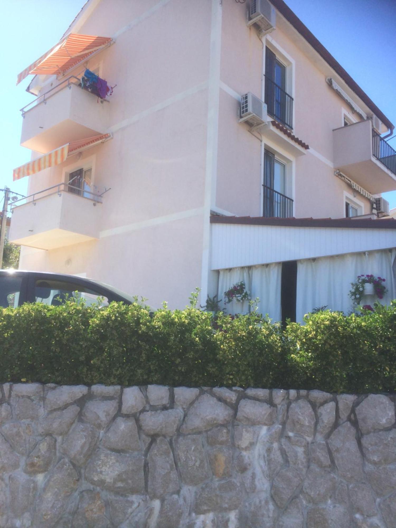 Botic Apartments Šilo Екстериор снимка