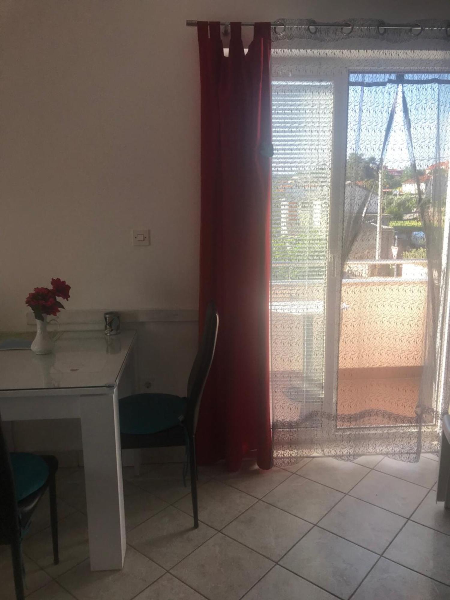 Botic Apartments Šilo Екстериор снимка
