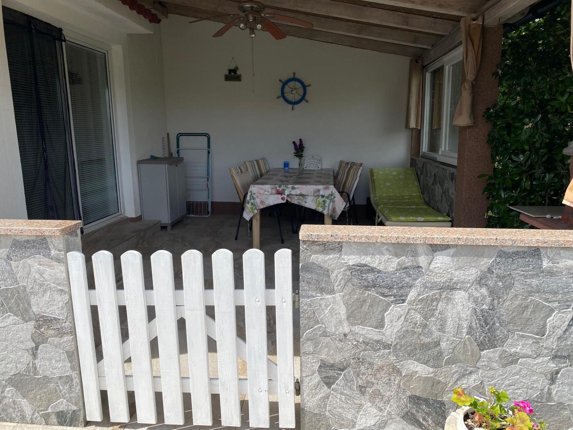 Botic Apartments Šilo Екстериор снимка