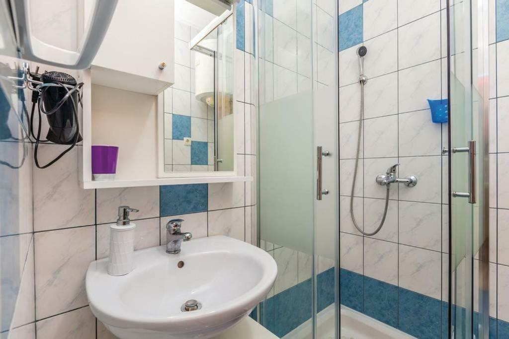 Botic Apartments Šilo Екстериор снимка