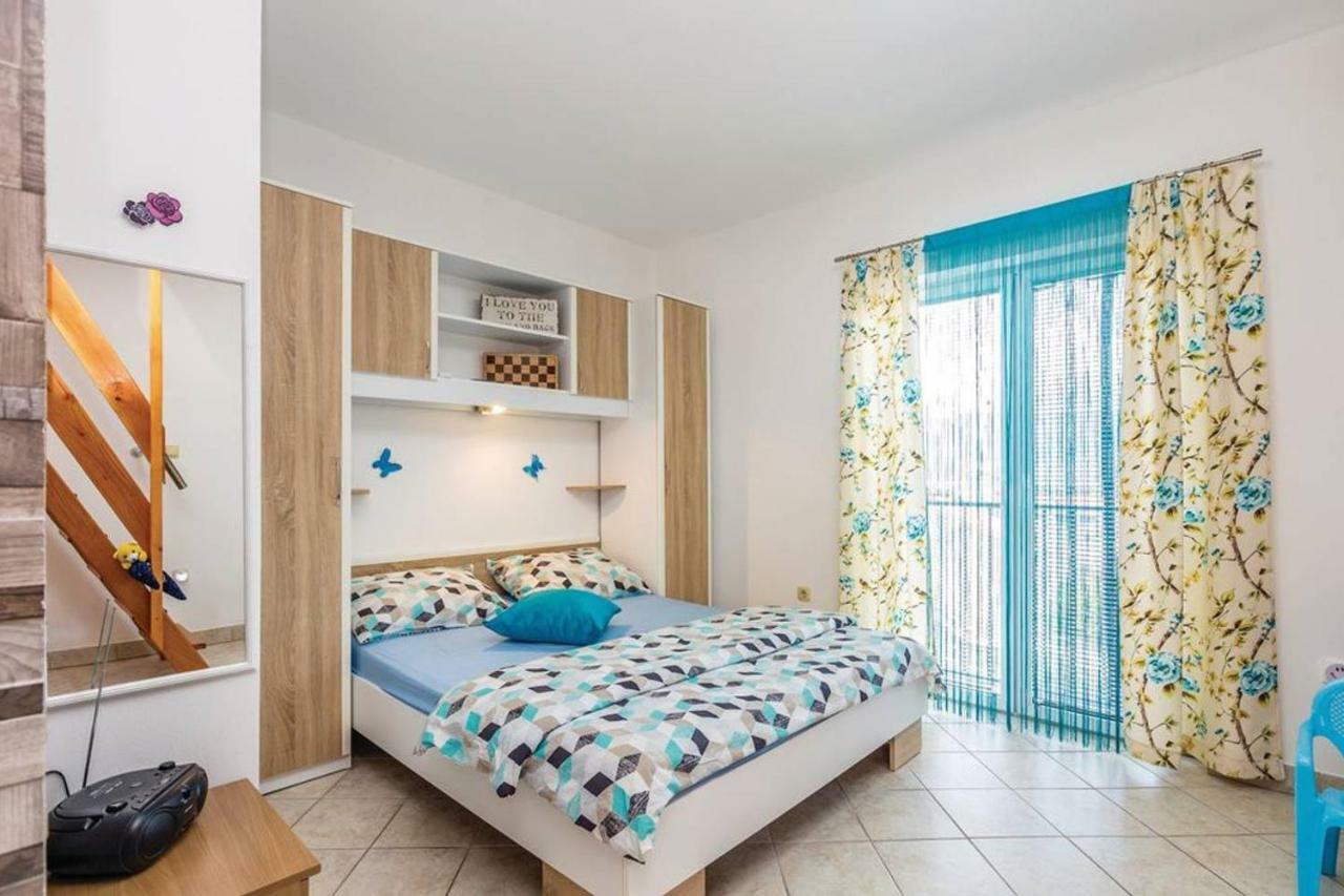 Botic Apartments Šilo Екстериор снимка